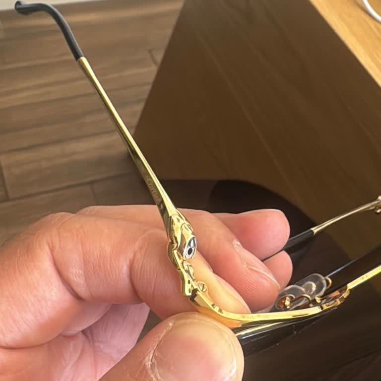Cartier Eyeglasses Screw Cover Falls Off and Store Is Unreachable