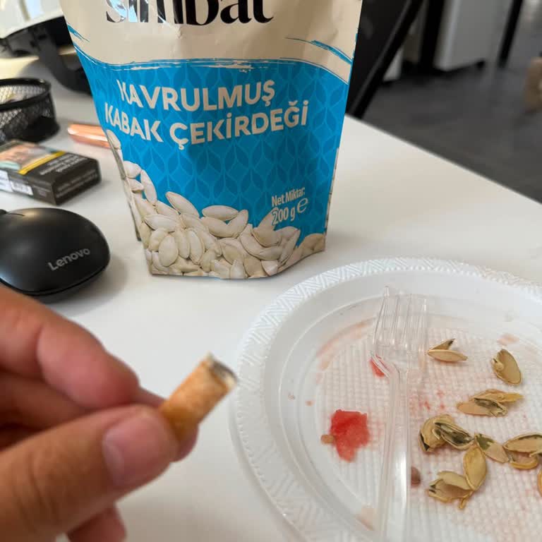 Simbat Kabak Çekirdeği Pakette Sigara İzmariti Tespit Edildi