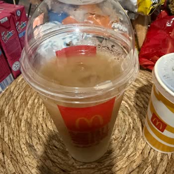 McDonald's Çapa Şubesinde Sütlü Kahvede Sinek