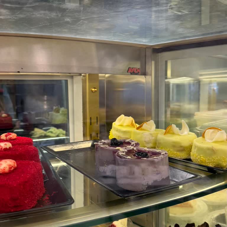 Aseton Kokulu Ve Ekşi Özsüt Pastası Çocuğun Sağlığını Tehlikeye Atıyor, Personel Aileyi Kovdu