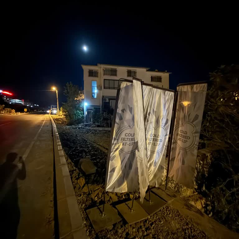 Muğla Büyükşehir Belediyesi Alkollü İçki Reklamları Yol Kenarında Görünür Durumda