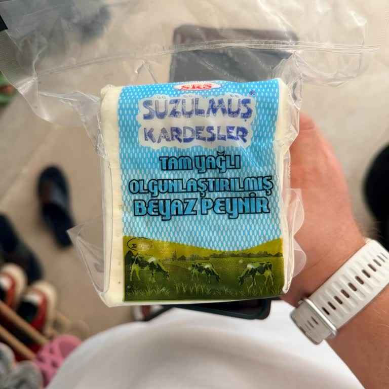 Küflü Peynirde Tarih Ve Parti Numarası Silinmiş, Şirket Sorumluluğu Reddi Ve İade Talebi