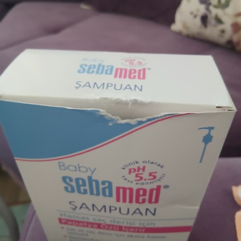 Deforme Şampuan Kutuları Ve Dağınık Mağaza Düzeni