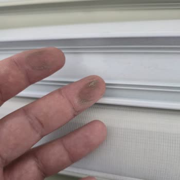 Aras Kuru Temizleme'de Stor Perde Temizlenmemiş Ve Mekanizması Bozuk