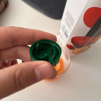 Kapak Kırılarak Plastik Parçacıklar Meyve Suyuna Karıştı Gıda Güvenliği Endişesi
