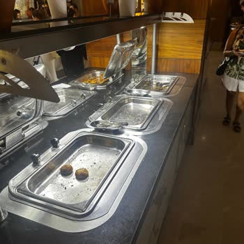 Lrs Lake & River Hotel Kahvaltıya İndiğimde Açık Büfede Ne Poğaça Ne De Pişi Kalmıştı
