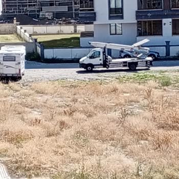 Okul İnşaatı Nedeniyle Sürekli Elektrik Kesintileri Engelli Hastanın Asansör Kullanımını Engelliyor