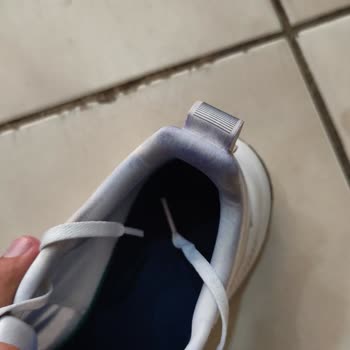 Renk Veren Adidas Ayakkabı Sağlık Riski Ve Uzun İnceleme Süreci