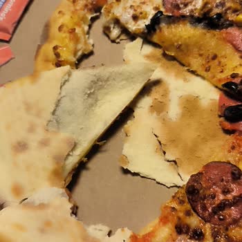 Çiğ Pizzanın Ücret İadesi Talebi