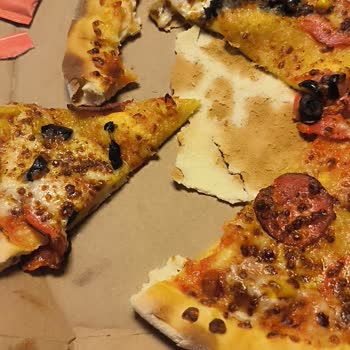 Çiğ Pizzanın Ücret İadesi Talebi