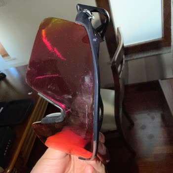 Yeni Olmayan Oakley Gözlüğündeki Parmak İzleri Ve Lekeler Nedeniyle Değişim İsteği