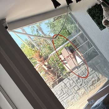 Mersin Erdemli'de Kablo Kanalları Düşüyor, Monitör Arızalı Ve Hiç Cevap Yok