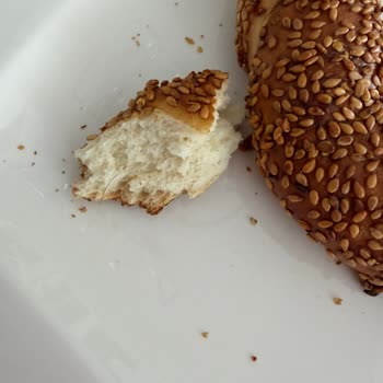 Yeşil Fırın Şubesinde Simitte Kıl Çıkması Hijyen İhlali