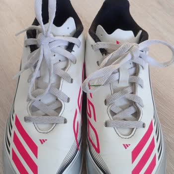 Ayakkabının Tabanı Açıldı, FLO Ve Adidas’tan Garanti Reddi