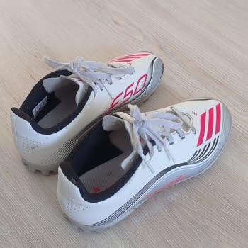 Ayakkabının Tabanı Açıldı, FLO Ve Adidas’tan Garanti Reddi