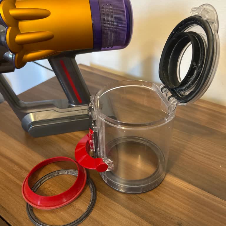 Dyson Süpürge Parçası Yerinden Çıktı Cihaz Kullanılamaz Ve Ücretsiz Yedek İstiyorum