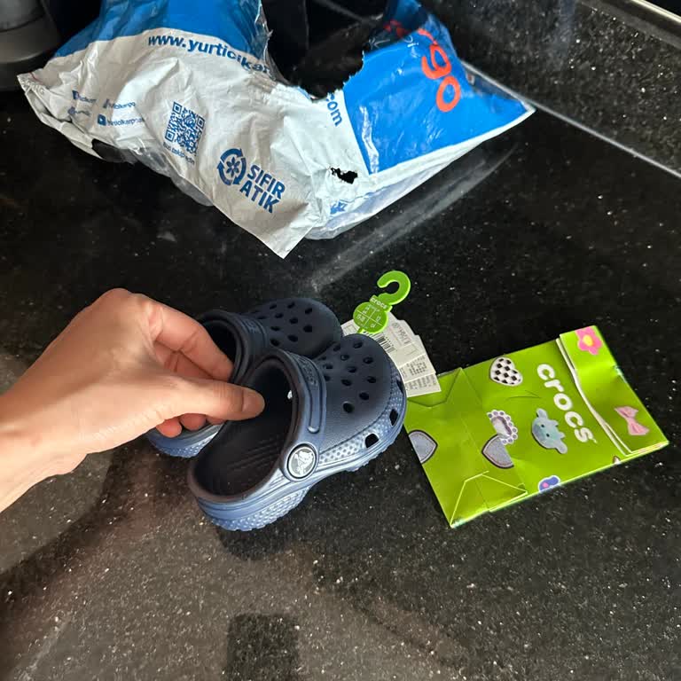 Crocs Siparişinde Yanlış Numara Ve Özensiz Paketleme