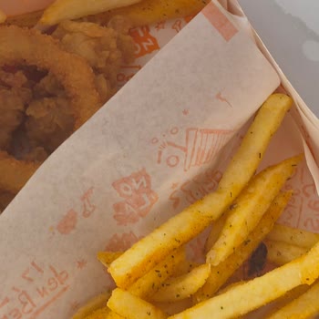 Popeyes'te Böcekli Yemek Ve Eksik İade Talebi
