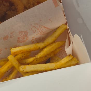 Popeyes'te Böcekli Yemek Ve Eksik İade Talebi