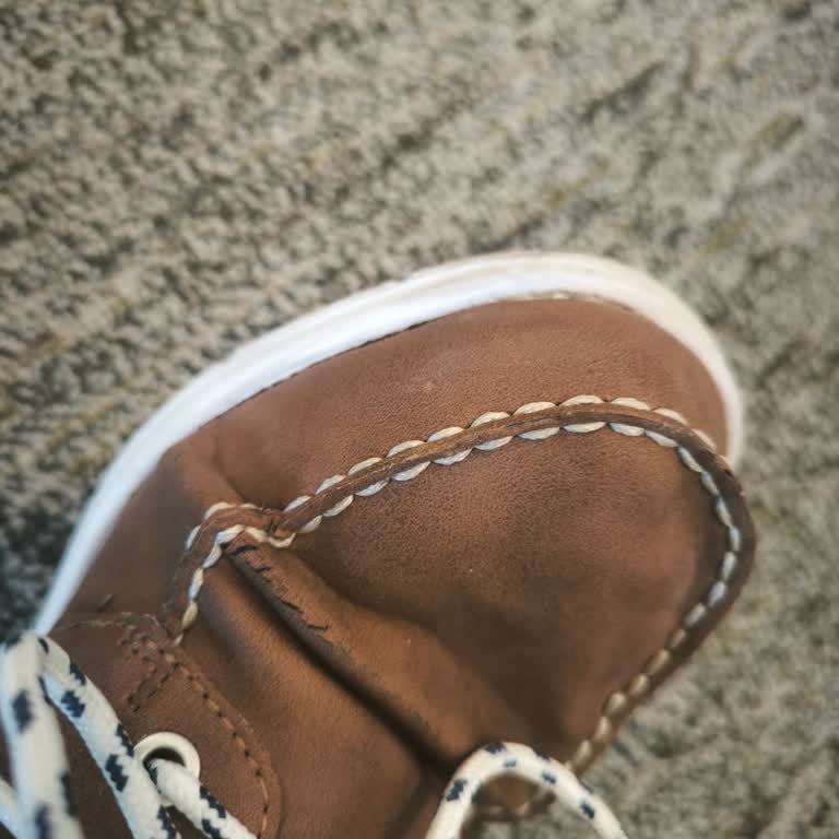 Sebago Süet Ayakkabıda 15 Kullanımda Çatlama, Garanti Süresi Dışı Değişim Talebi