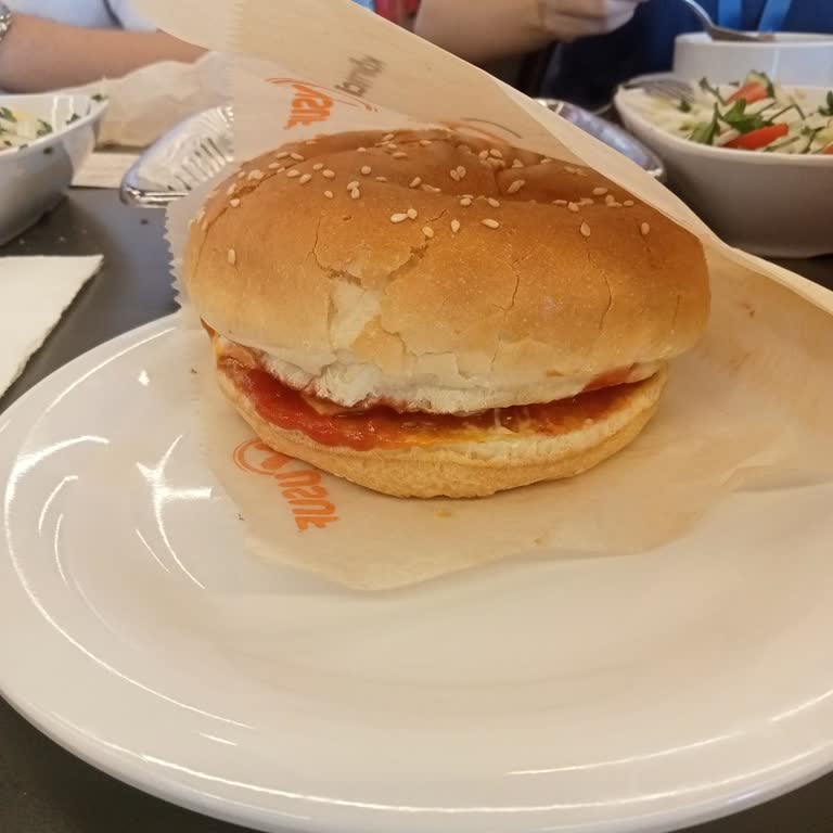 Menüdeki Görsel İle Gerçek Ürün Arasındaki Fark Ve Sıcak Restoran Şikayeti