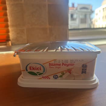 Şişmiş Ambalajda Bozulmuş Peynir Son Kullanma Tarihi Geçmemiş Olmasına Rağmen Sağlık Endişesi