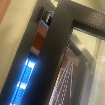 Balkon Kapısı Tamir Edilmedi Ve Personelin Hakareti