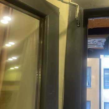 Balkon Kapısı Tamir Edilmedi Ve Personelin Hakareti