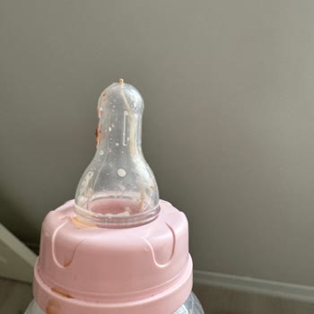 Similac High Energy Contains String-Like Substance and Caused Baby Discomfort