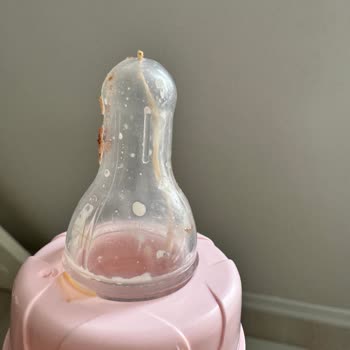 Similac High Energy Contains String-Like Substance and Caused Baby Discomfort