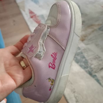 FLO Barbie Kids Sneakers Have Defective Velcro Straps and Pose a Safety Risk