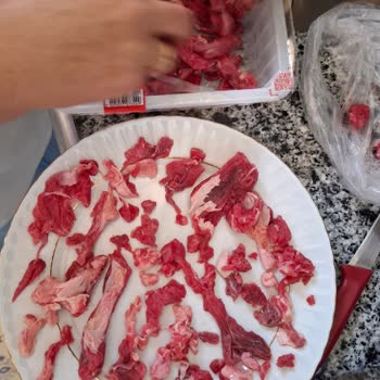 Emin Dana Kuşbaşı Ürünün Küçük Ve Düzensiz Parçalar İçermesi
