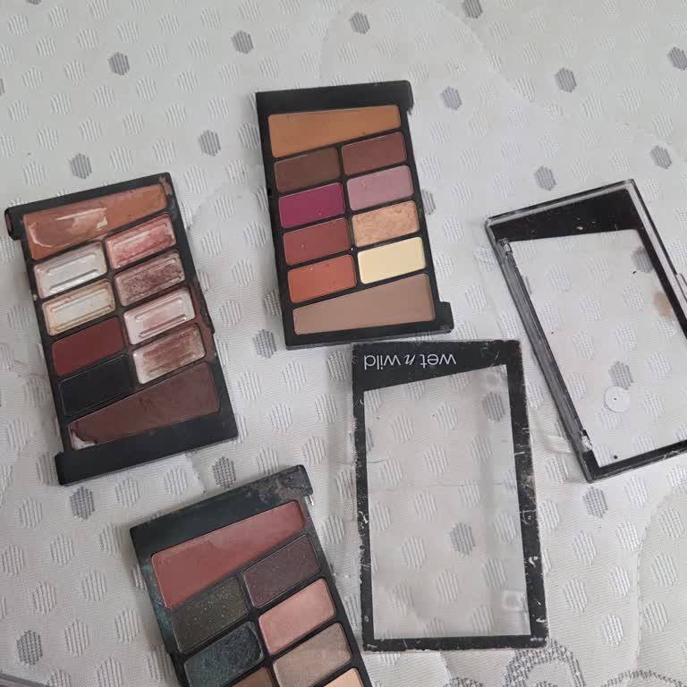 Wet N Wild Palet Kapakları Sürekli Kırılıyor