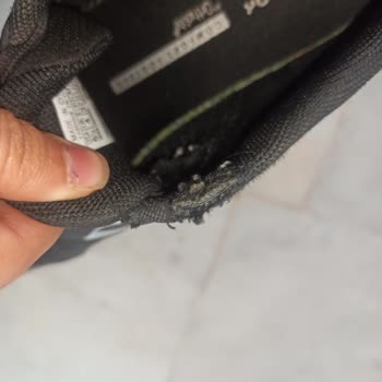 Boyner'de Satın Alınan Reebok Ayakkabı İlk Ayda Bağcık Yırtıldı Ve Garanti Reddedildi