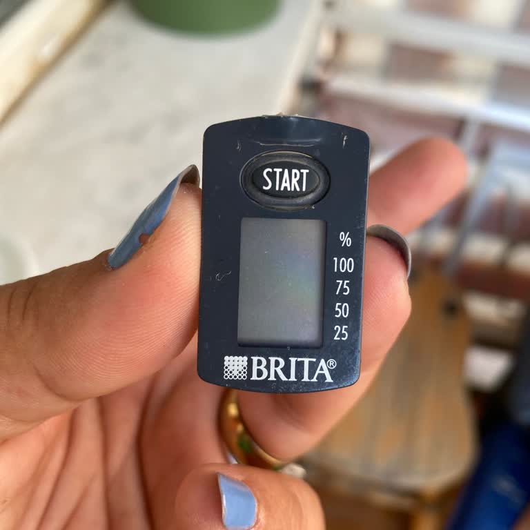 Brita Sürahisinde Pil Göstergesi Açılmıyor Ve Elini Yaralıyor