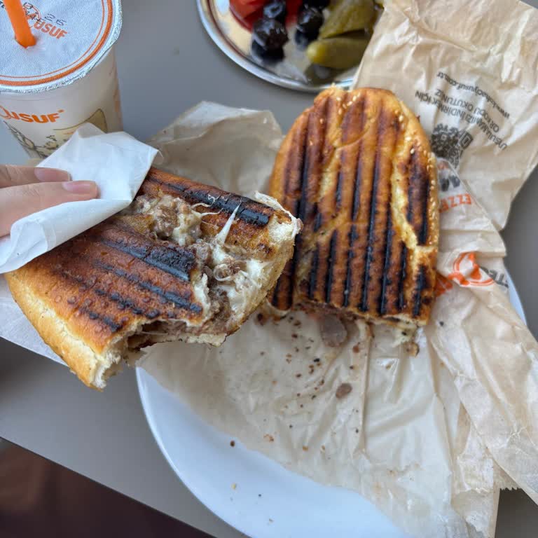 Geç Gelen Sipariş Ve Yanmış Tost İçin Hayal Kırıklığı