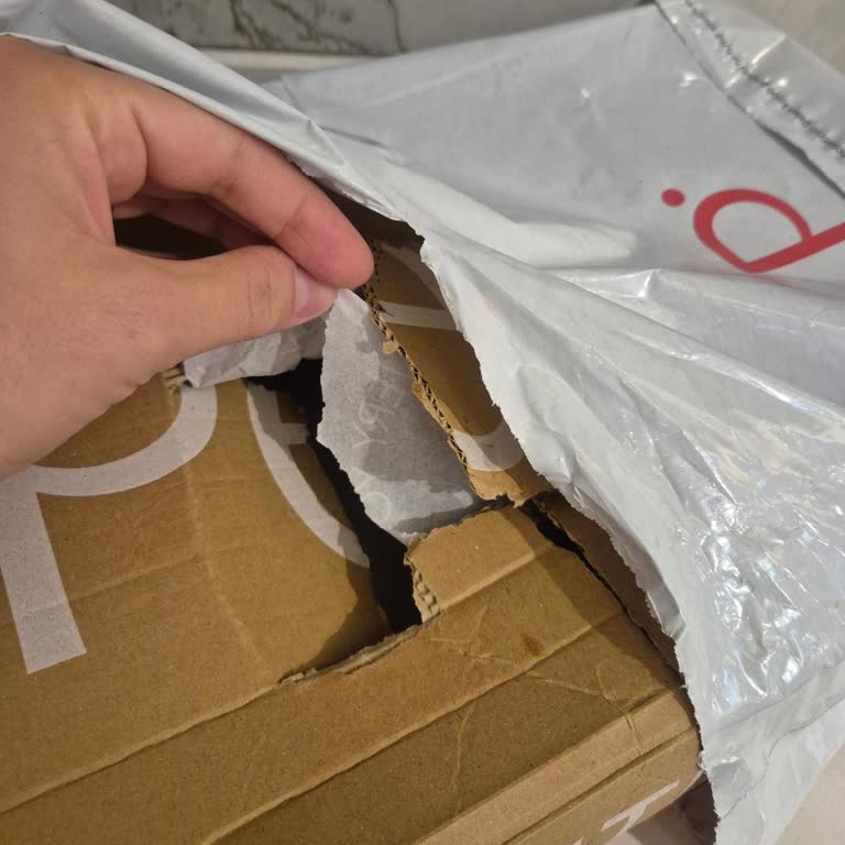 Açık Ve Hasarlı Kargo Teslimatı, Bilgilendirme Eksikliği Ve Güvenlik Endişesi