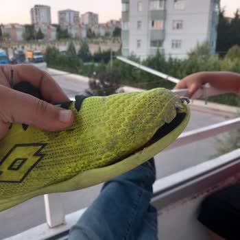 Üç Ayda Yıpranan Halı Saha Ayakkabısının Kalite Ve İnceleme Süreci Sorunu