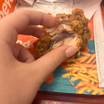 Popeyes Zorlu AVM Şubesinde Çiğ Kanat Ürününden İade Reddi Ve Sağlık Riski