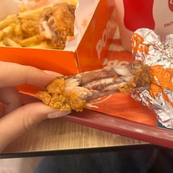 Popeyes Zorlu AVM Şubesinde Çiğ Kanat Ürününden İade Reddi Ve Sağlık Riski