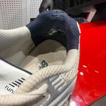 New Balance 530 Ayakkabımda Plastiğin Çıkması Ve Astarın Yırtılması