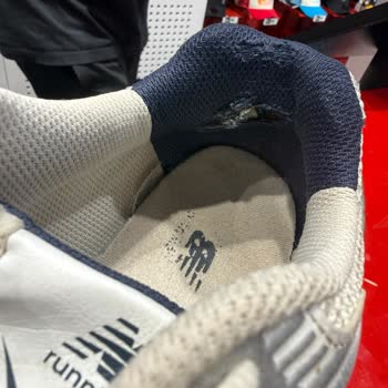 New Balance 530 Ayakkabımda Plastiğin Çıkması Ve Astarın Yırtılması