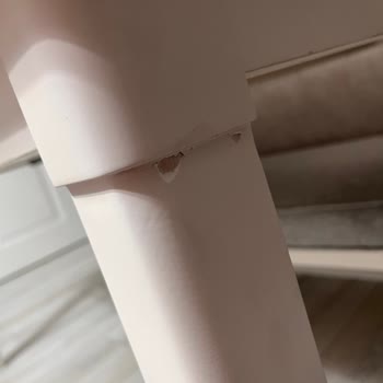 Teslim Edilen Mobilyalar Defolu, Kirli Ve Hasarlı