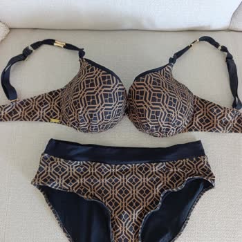 Yüksek Fiyatlı Bikini Kısa Sürede Bozuldu, Ücret İadesi İstiyorum