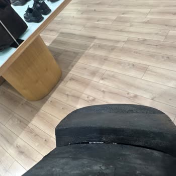 Kırılan Ayakkabı 34 Gün Sonra Yetersiz Onarımla Geri Döndü