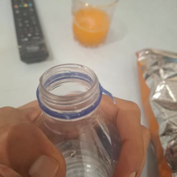 Damla Şişe Kapağındaki Çapaklı Plastik Dudak Kesilmesine Neden Oldu