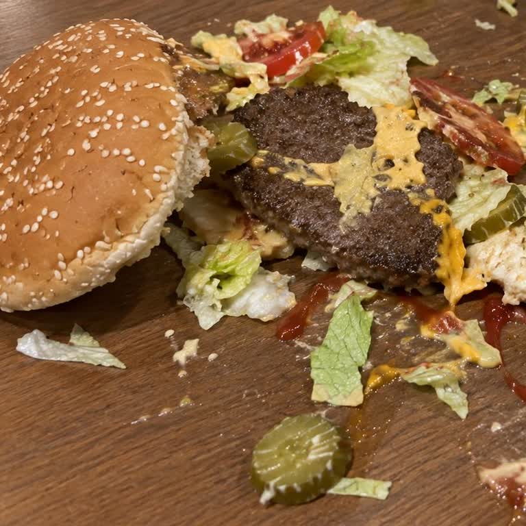 Trendyol Yemek'ten Gelen Yanık Ve Açık Paketli Burger İçin İade Reddedildi