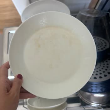 Korkmaz 8265 Yemek Takımında Kalıcı Lekeler ve Çözüm Reddi