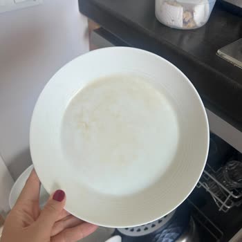 Korkmaz 8265 Yemek Takımında Kalıcı Lekeler ve Çözüm Reddi