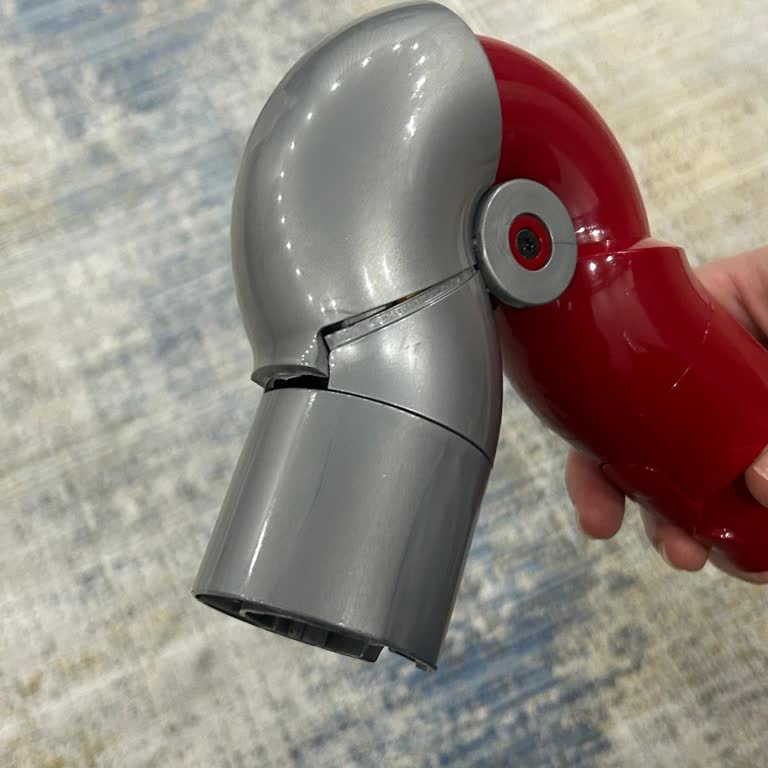 Garantili Dyson Süpürge Dirsek Parçasının Kendi Kendine Kırılması Ve Garanti Reddi